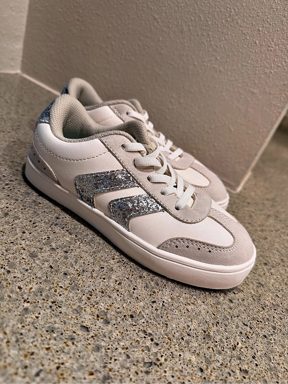 Dr. Scholl's Women's White & Silver Sneakers Like New